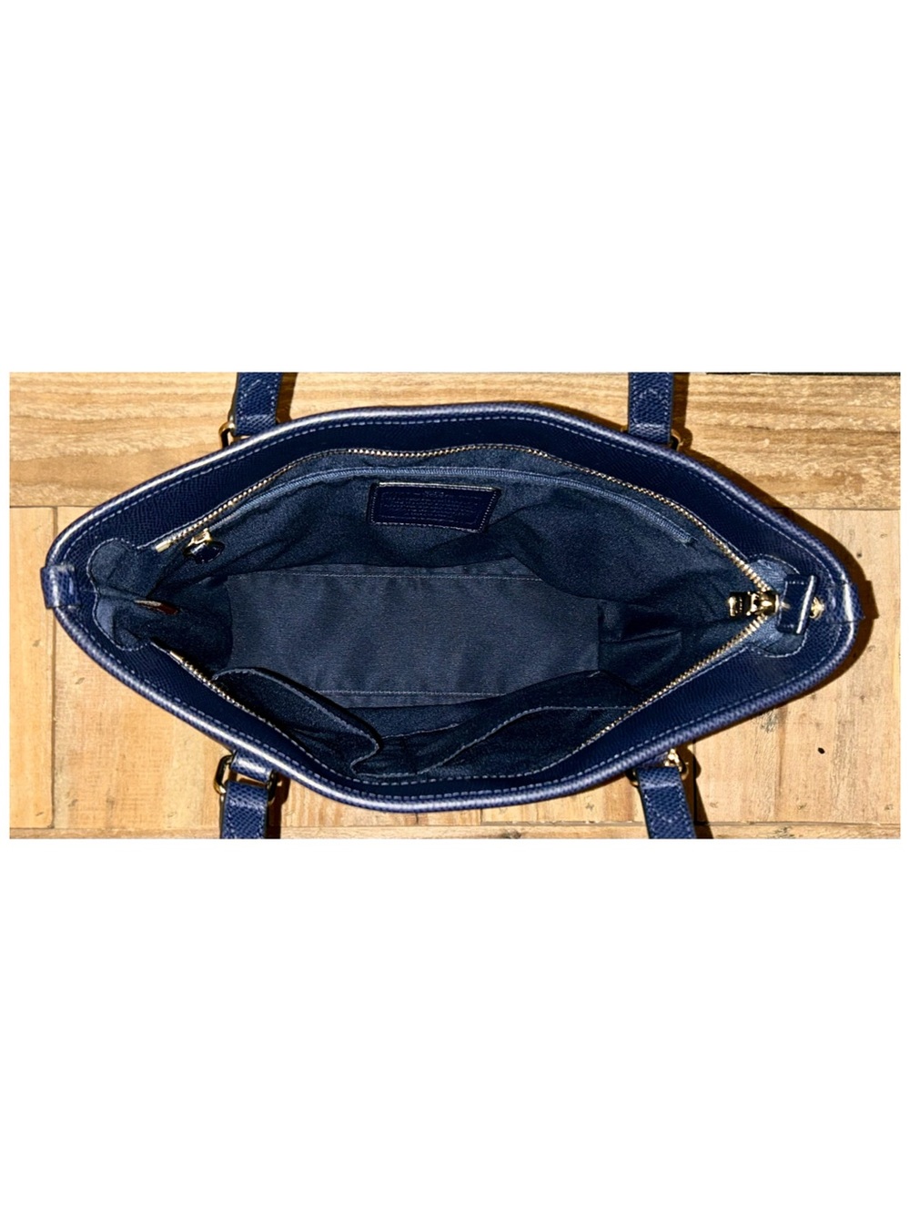 Coach. 5 Piece Set: Leather Zip Top Tote with Free Wristlet, 2 Scarfs & Dust Bag - Picture 4 of 16